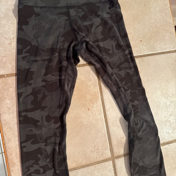 Align Lululemon camo leggings 25” - Picture 3 of 4